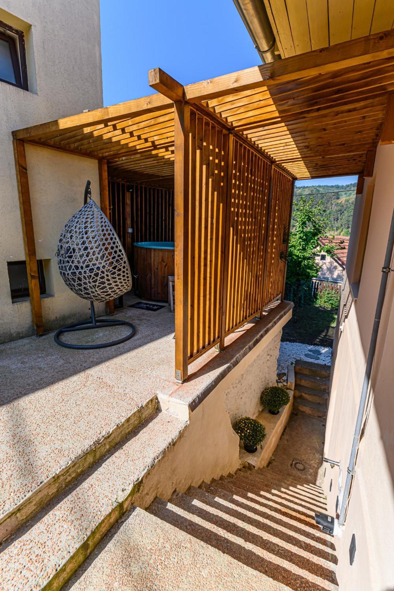 Lagom - Hot Tub Hideout Brasov Exterior photo