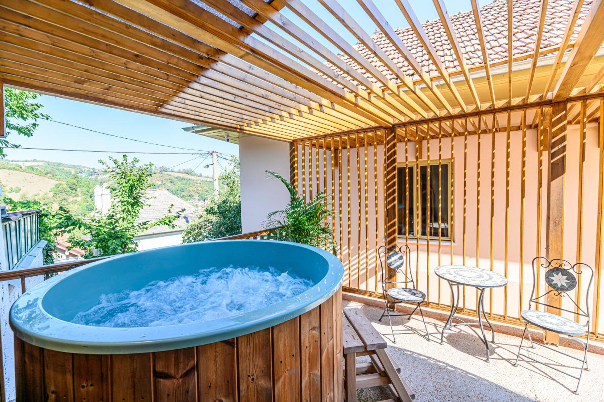 Lagom - Hot Tub Hideout Brasov Exterior photo